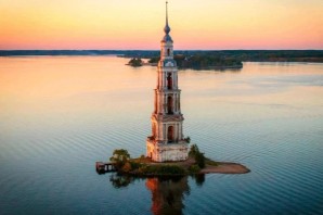 Затопленная церковь на рыбинском водохранилище