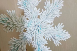 Снежинки из ватных палочек