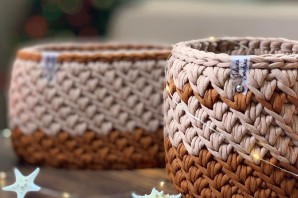 Корзинки из трикотажной пряжи с деревянным дном