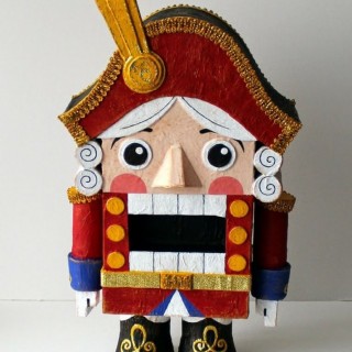 Щелкунчик из коробки