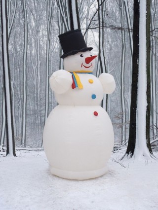 Снеговик из снега своими руками