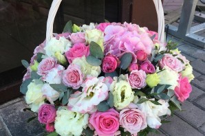 Букет цветов в корзинке