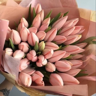 Шикарный букет тюльпанов
