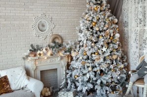 Красивая белая елка