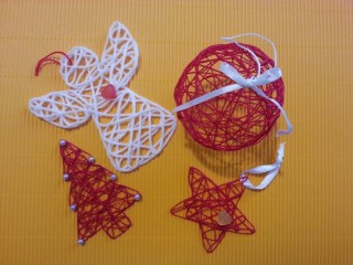 Новогодние игрушки из ниток