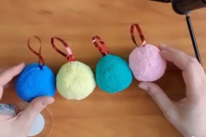 Новогодние шары из пластилина