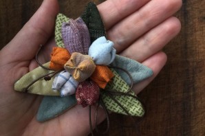 Брошки из ткани