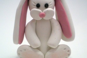 Зайка из пластилина