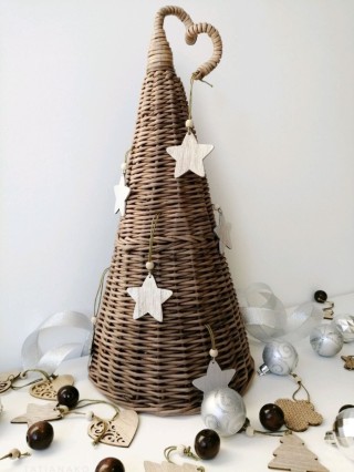 Елка из бумажной лозы