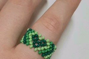 Легкое кольцо из бисера