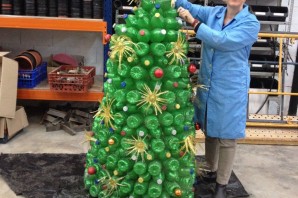 Елка из пластиковых стаканчиков