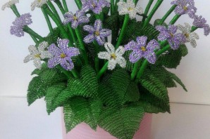 Фиалки из бисера