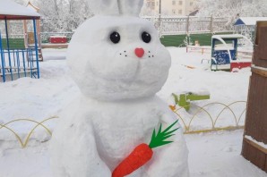 Заяц из снега своими руками
