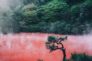 Кровавое озеро япония