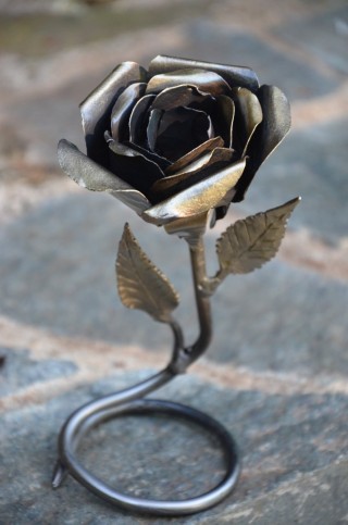 Роза своими руками из металла