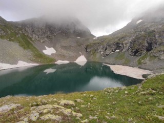 Горное озеро на западном кавказе
