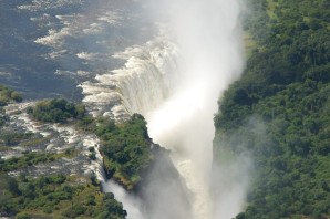 Водопад в заире на реке конго