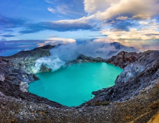 Кислотное озеро в индонезии