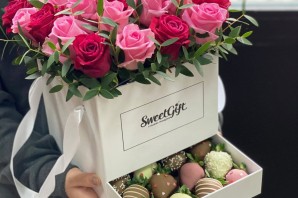 Цветы в коробке с днем рождения