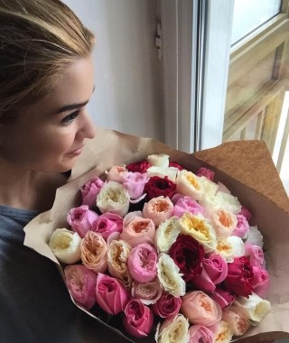 Селфи с букетом