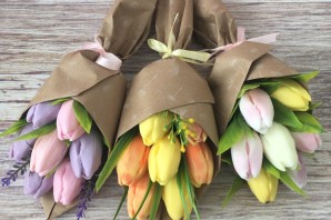 Тюльпаны в крафтовой бумаге