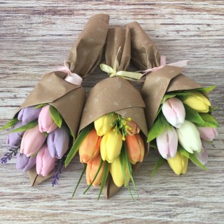 Тюльпаны в крафтовой бумаге