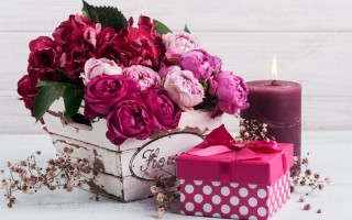 Цветы в коробке с днем рождения женщине