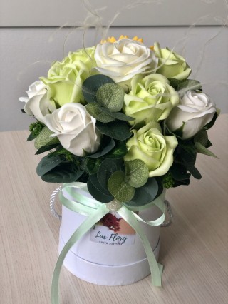 Фисташковые розы