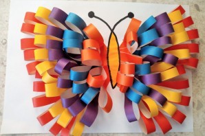 Простая поделка из цветной бумаги