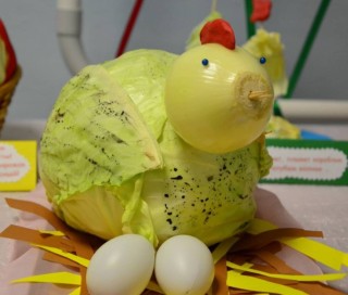 Заяц из капусты поделка