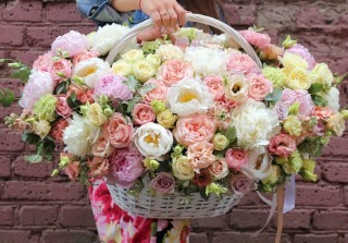 Цветы в корзине