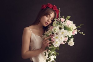 Женщина с цветами