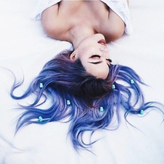 Голубые волосы