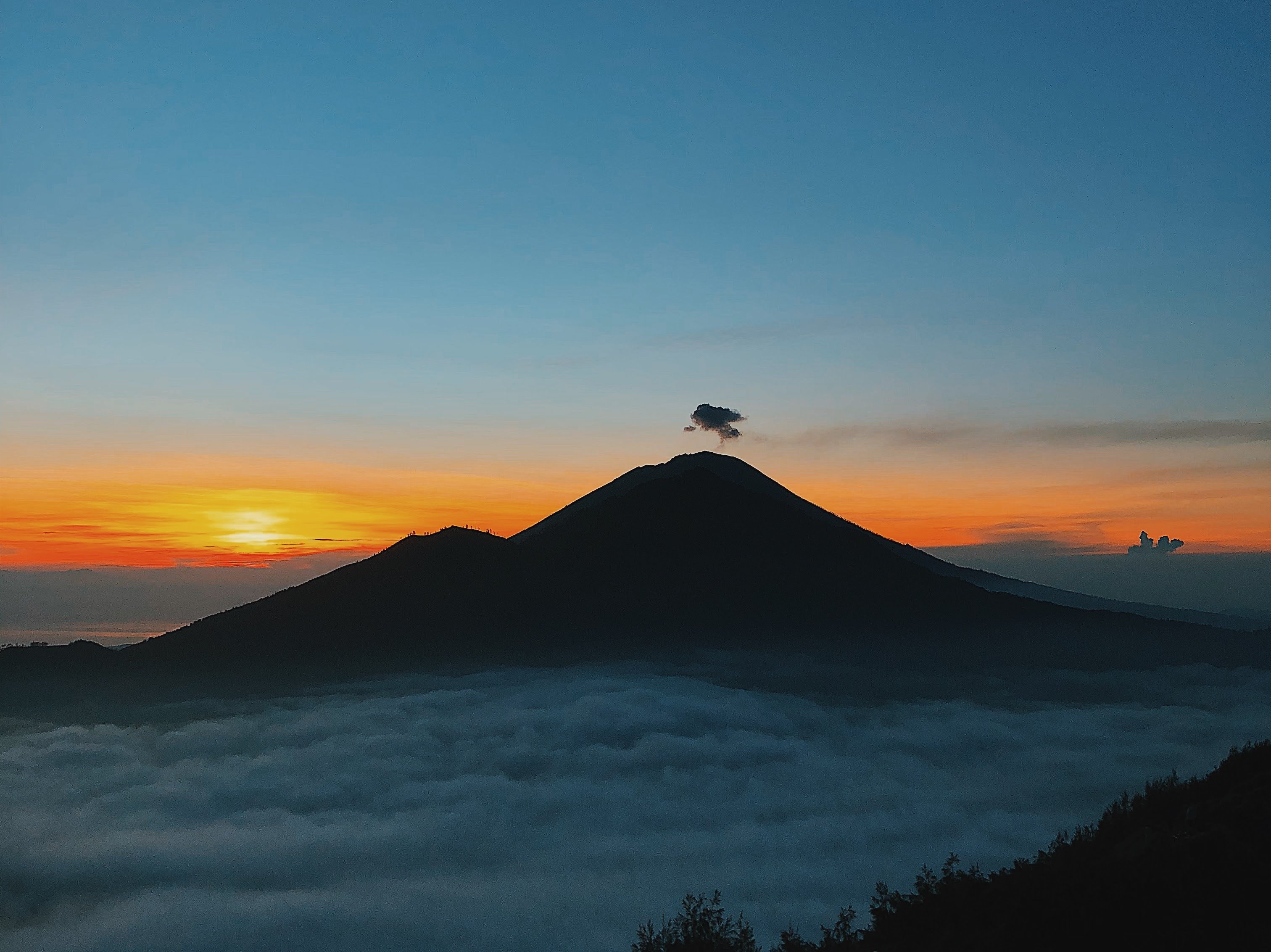 Батур бали. Гора Батур на Бали. Вулкан Гунунг Батур. Вулкан Батур (Batur Vulcano). Бали вид на вулкан Батур.