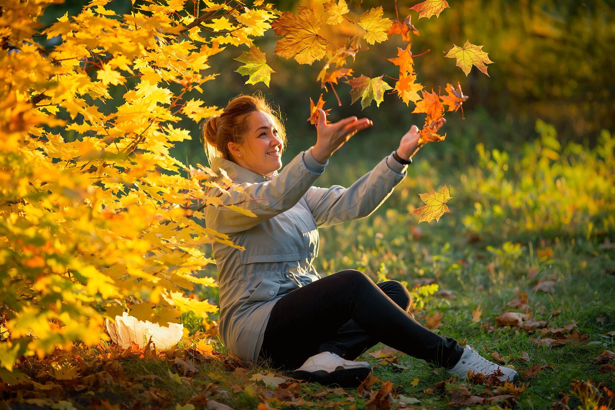 Жизнь людей осень. Счастливой осени. Осень радость. Осень люди. Осенняя фотосессия.