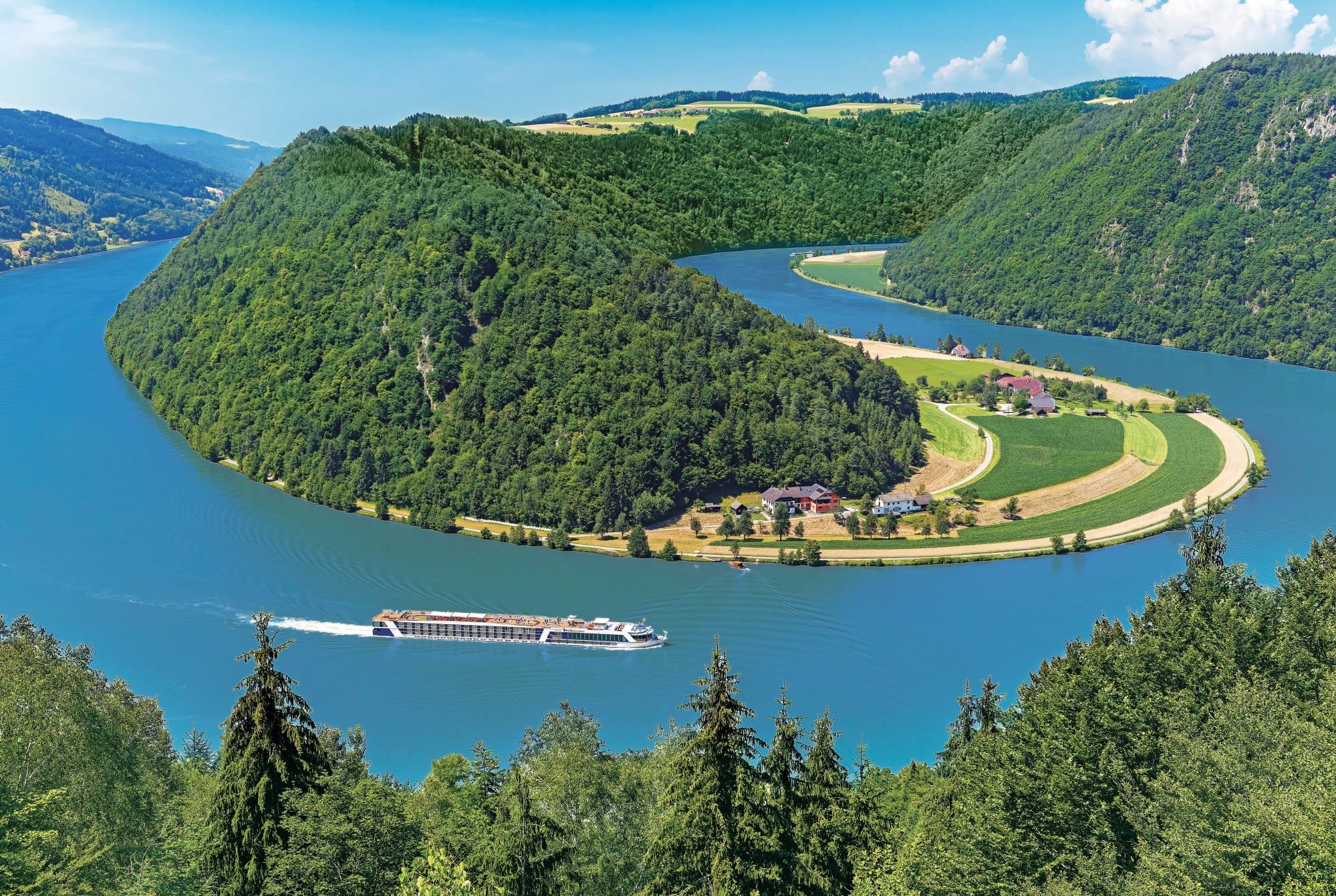 Какое озеро в европе является самым крупным. Река Дунай в Австрии. Река Дунай в Германии. Дунай Румыния. Река Дунай в Словакии.