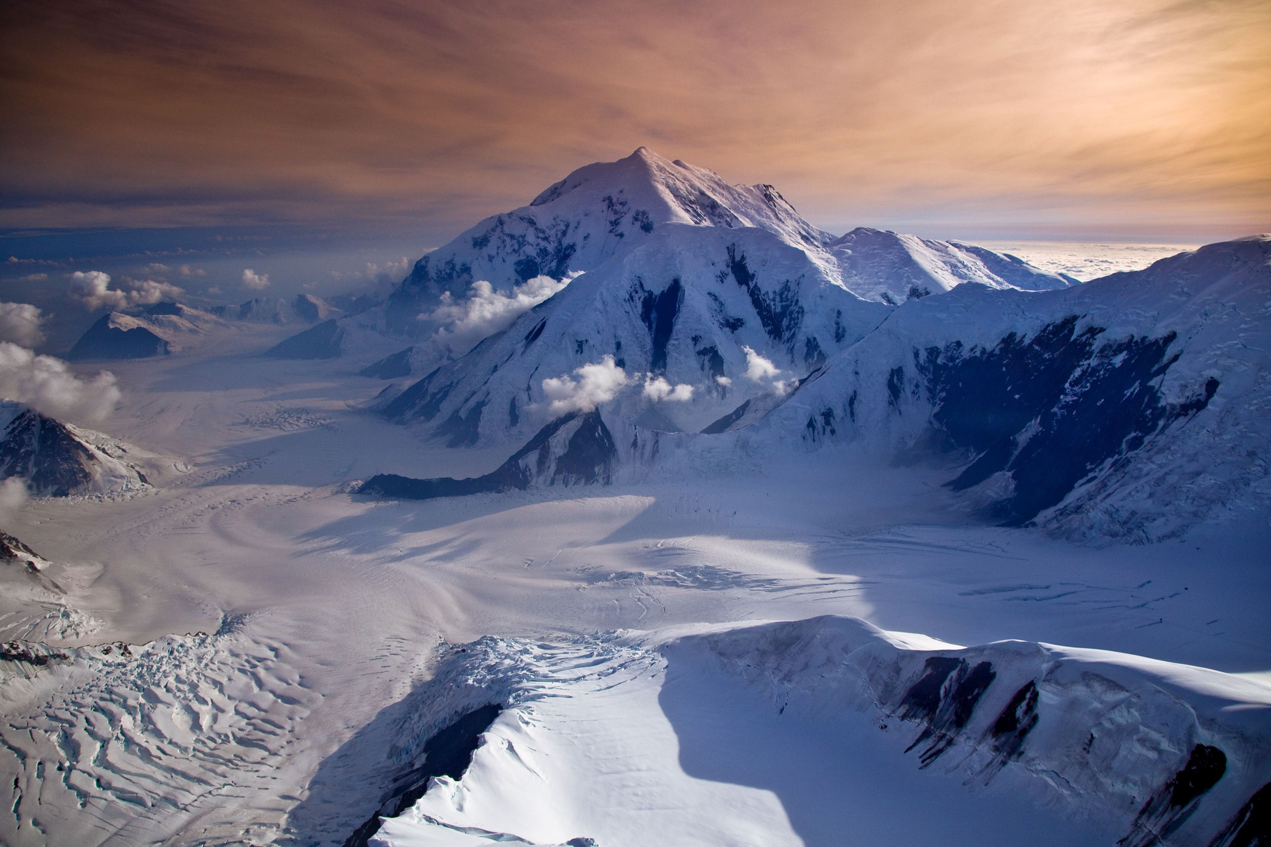 Самые снежные горы. Аляска гора Денали. Гора Денали (Мак-Кинли). Аляска гора Мак Кинли. Гора Денали Северная Америка.