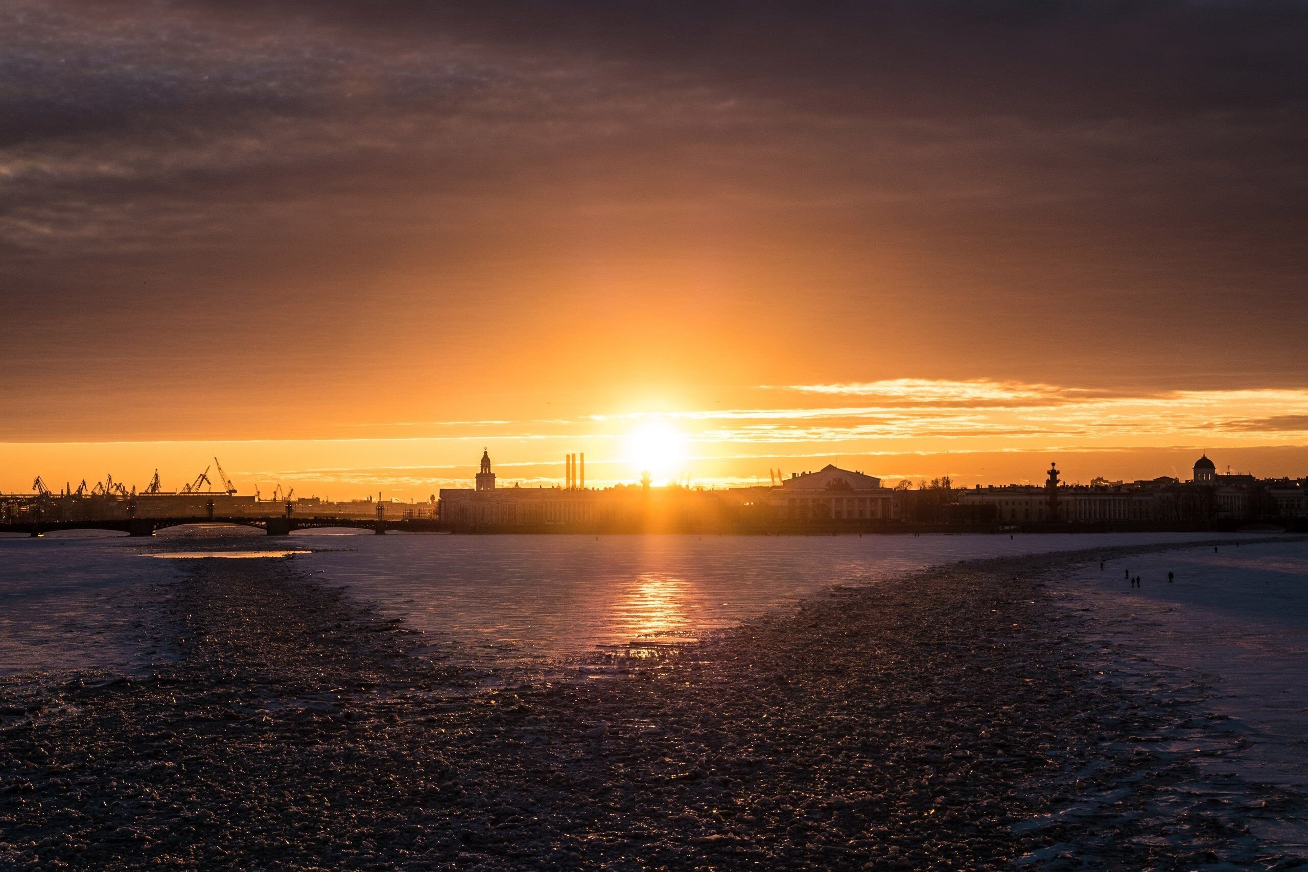 Закат солнца в санкт. Закат в Питере. Петербург зима рассвет. Закаты и рассветы в Питере. Закат в Питере зимой.