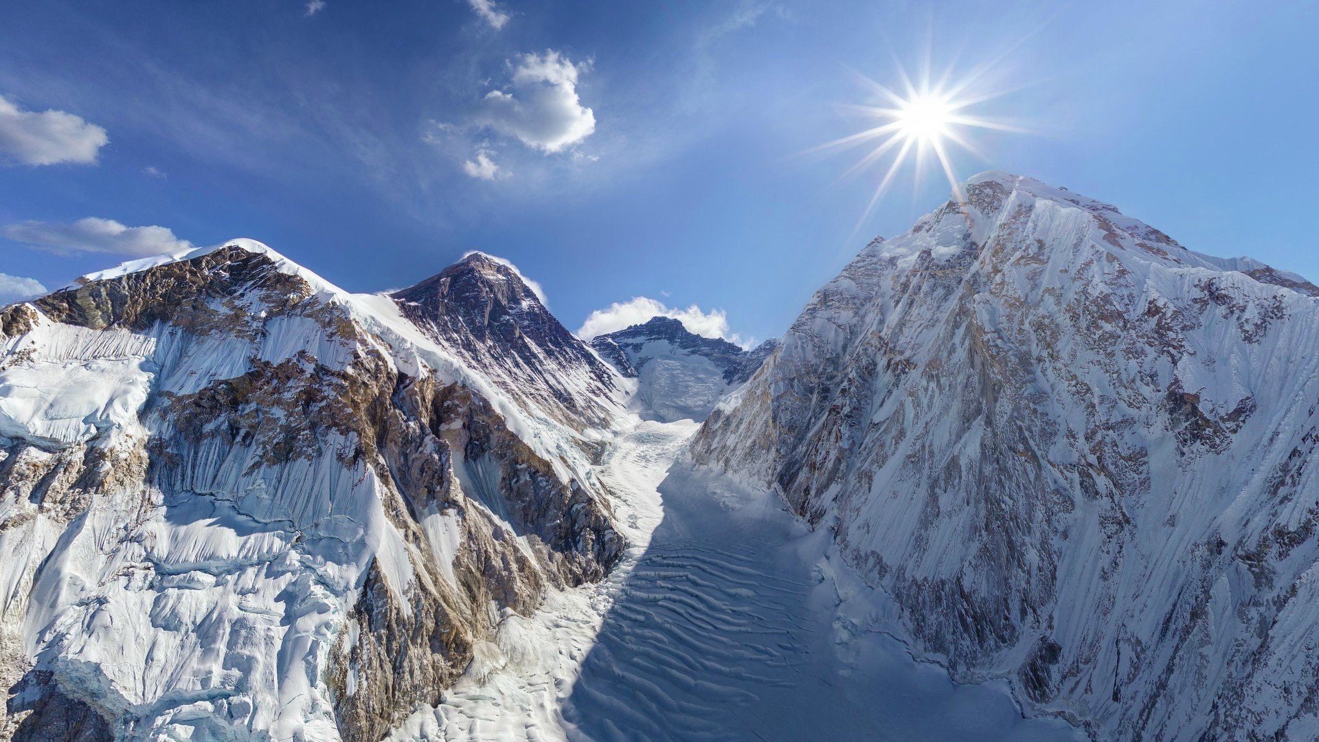 Ломаные горы. Джомолунгма. Гора Эверест. Гималаи Эверест Джомолунгма обои. Горы Гималаи Эверест фото.