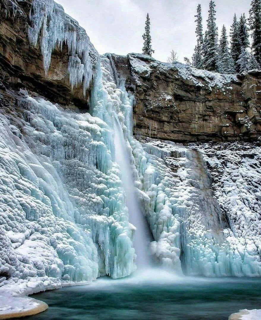 Замерзший водопад