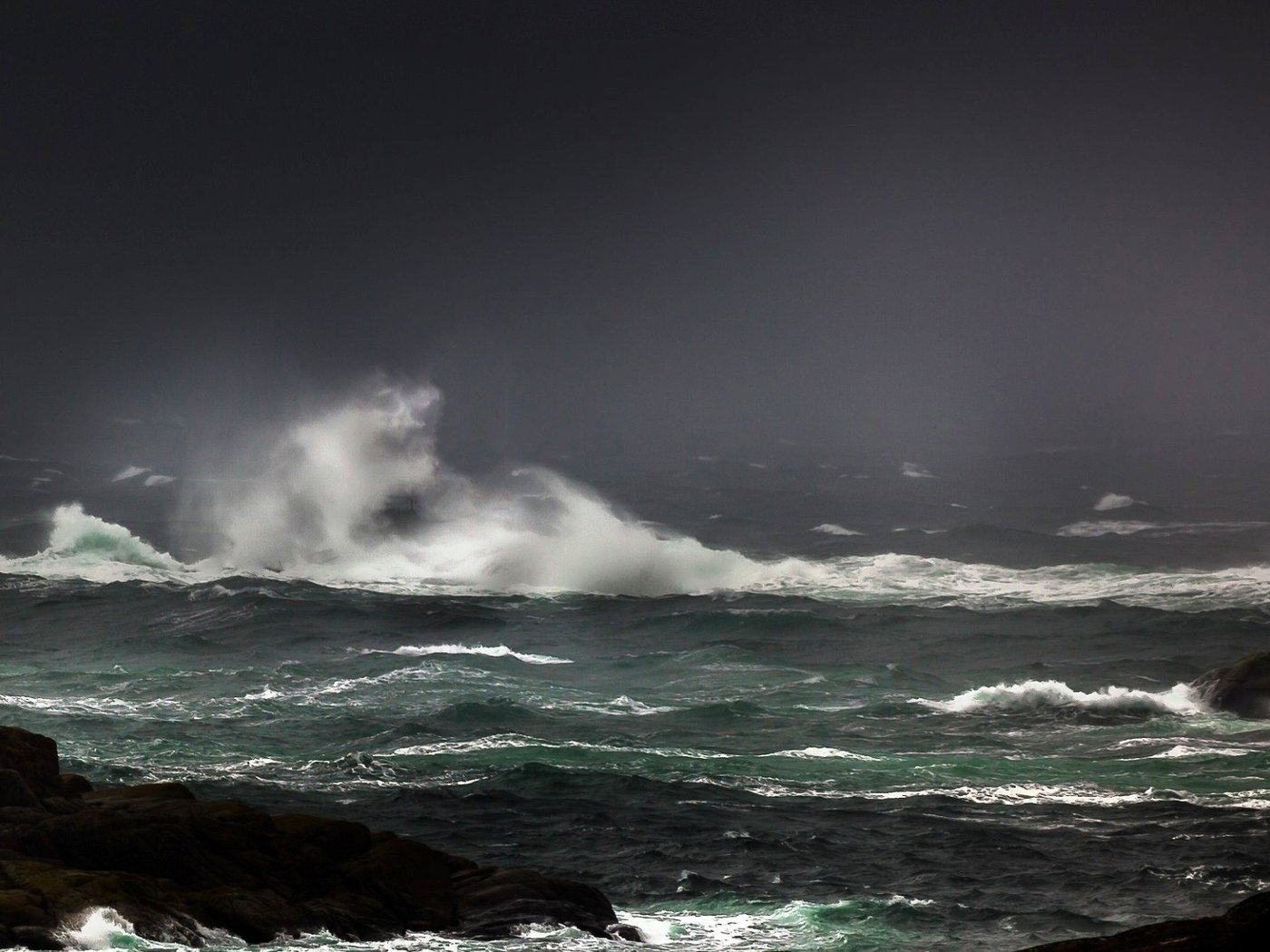 Темный шторм. Каспийское море шторм. «Шторм на черном море». Ацвазовский. Тихий океан шторм. Балтийское море шторм.