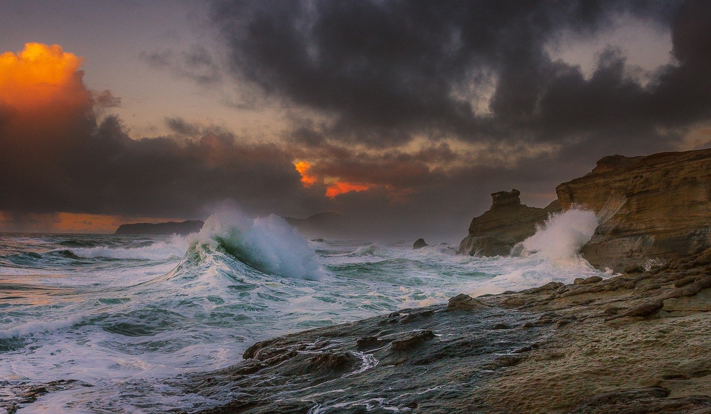 Берег океана в шторм. Энди Симмонс пейзаж море шторм. Атлантический океан шторм. Тихий океан шторм. Генисаретское озеро шторм.