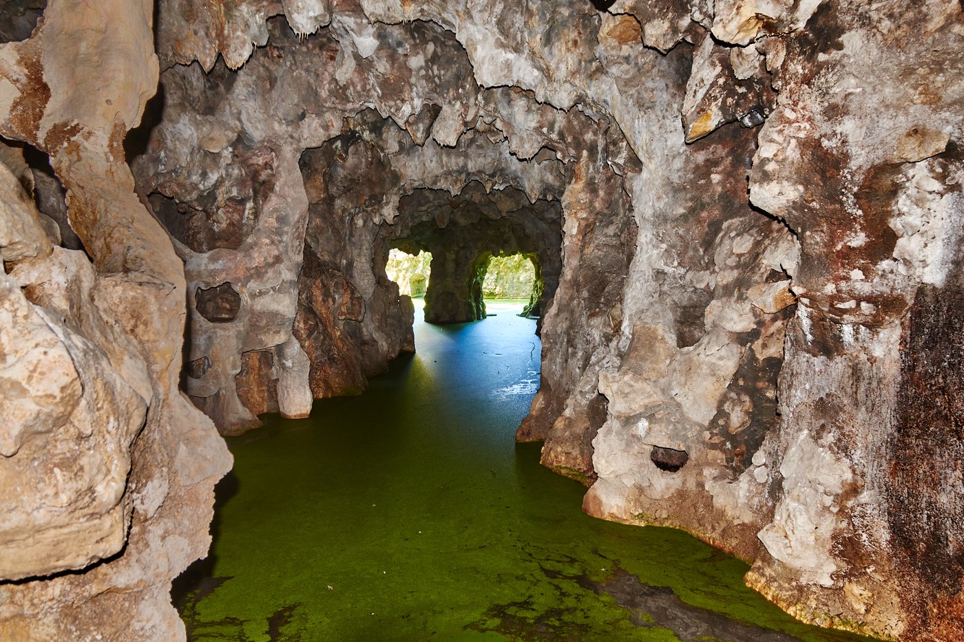 Липцы пещеры. Грот Нептуна Сардиния. Пещера Мукарнас Сардиния. Грот Сан Хосе. Гроты геркулеса Марокко.