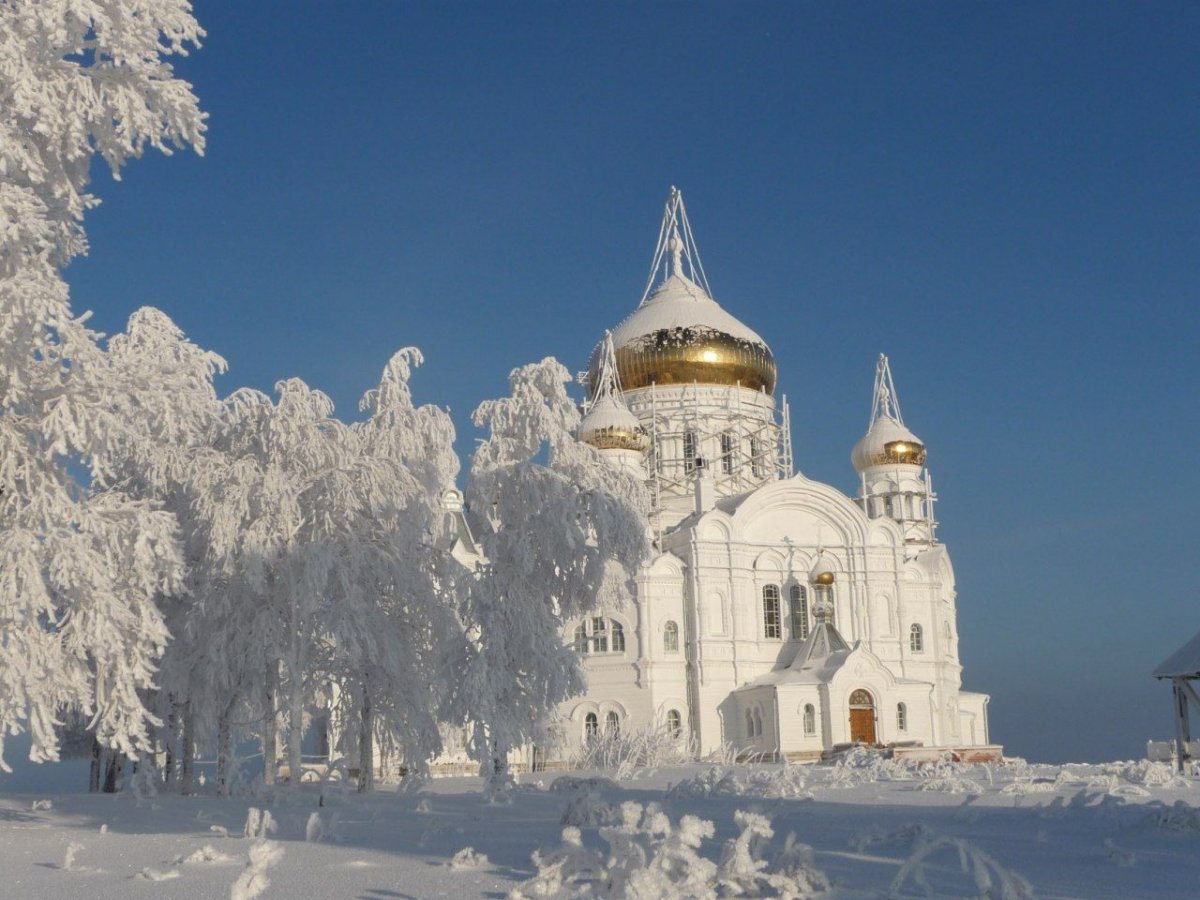 монастыри и храмы зимой