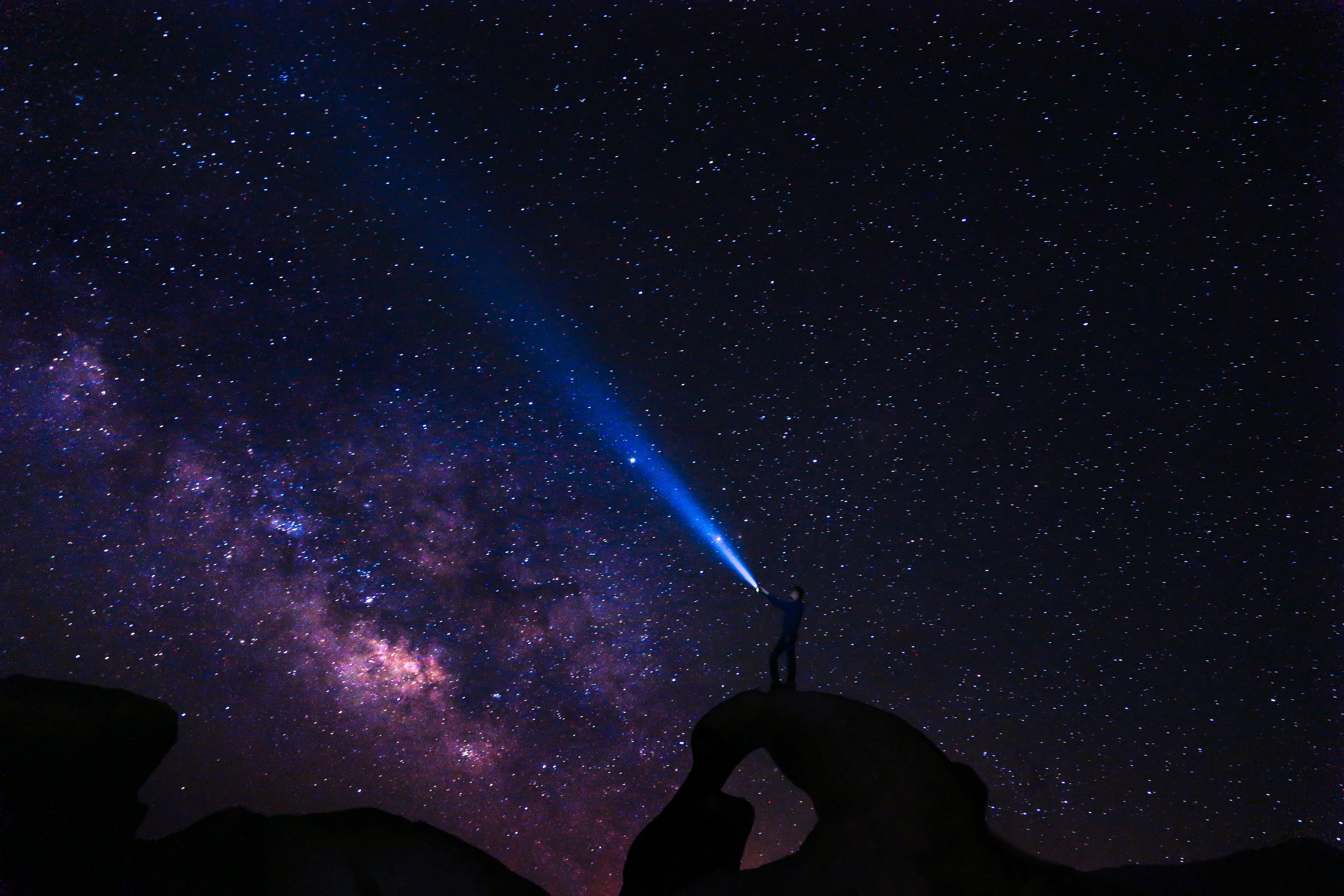 Звездное небо в телескоп. Млечный путь и Комета. Звездная астрономия. Звездное небо астрономия. Космос звезды.