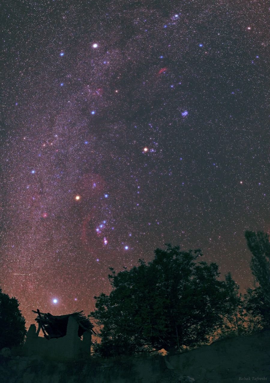 Какая звезда на юге. Созвездие Ориона в Млечном пути. Звезды Ориона Ориониды. Созвездие орионf YF yt,t. Пояс Ориона в Млечном пути.