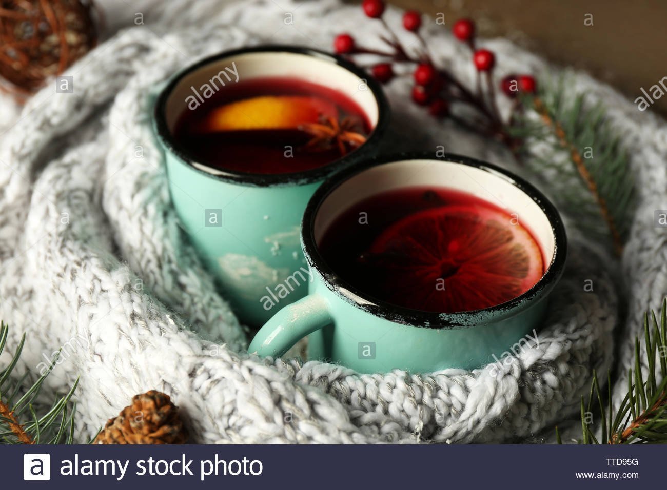 Холодный вечер горячий. Чай зимний. Горячий чай. Чай зимой. Чашка чая зимой.