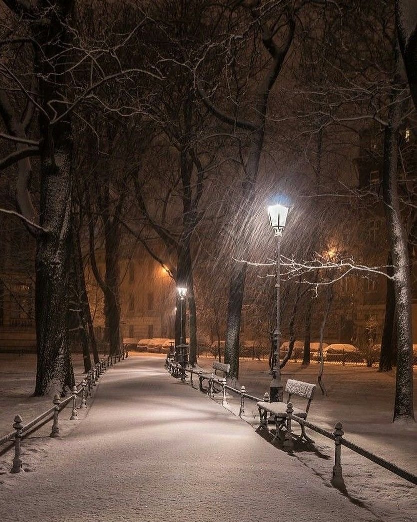 6 вечера зимой. Зимняя улица. Зима ночь. Зимний город. Улица зимой ночью.
