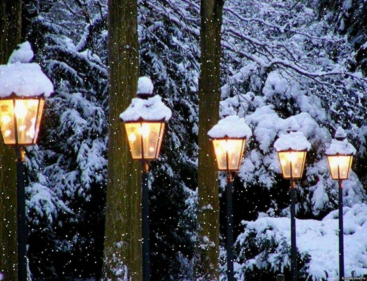 Уличный фонарь и снег