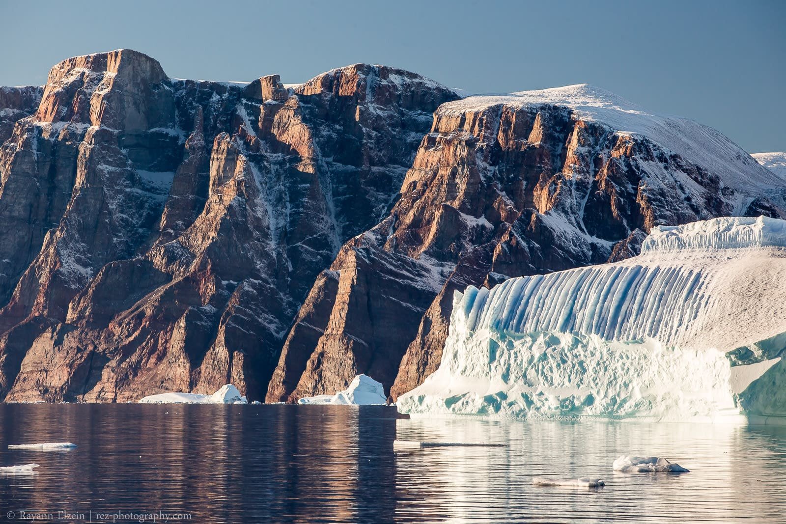 Длина реки гренландия. Ледяной каньон Гренландия. Гранд каньон в Гренландии. Ледники Гренландии. Ледяной каньон в Гренландии фото.